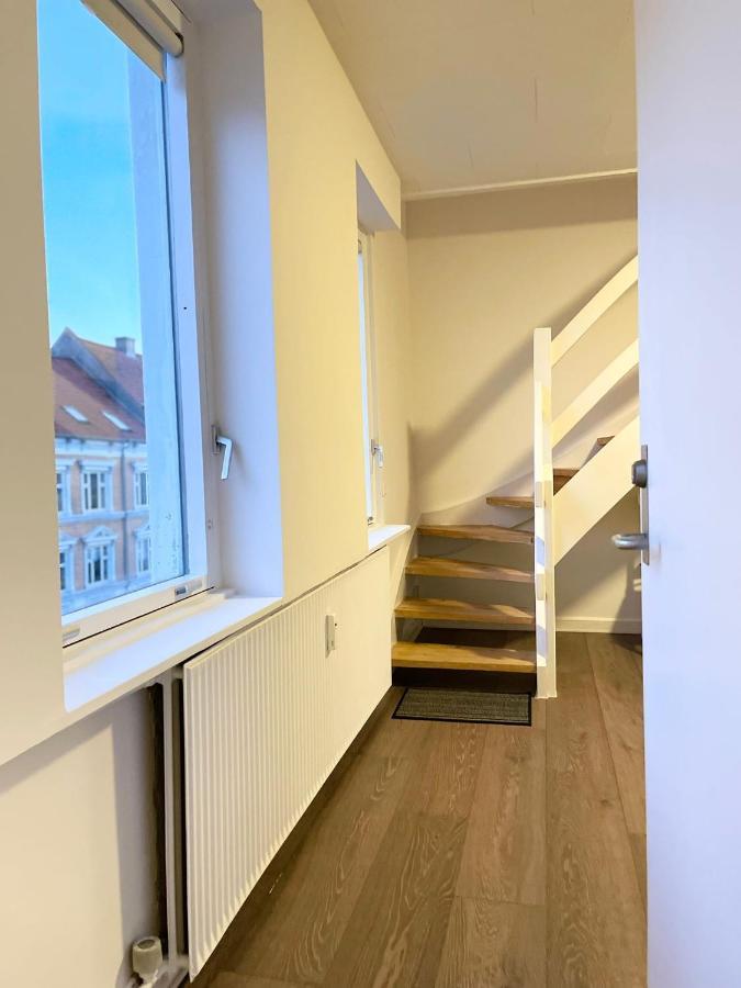 Scandinavian Apartment Hotel - Lunden 1 - Central 3 Bedroom Apartment On Two Floors Хорсенс Экстерьер фото